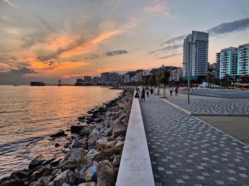 Lovely Studio Apartment Beachfront Durrës 0*,  Albánia